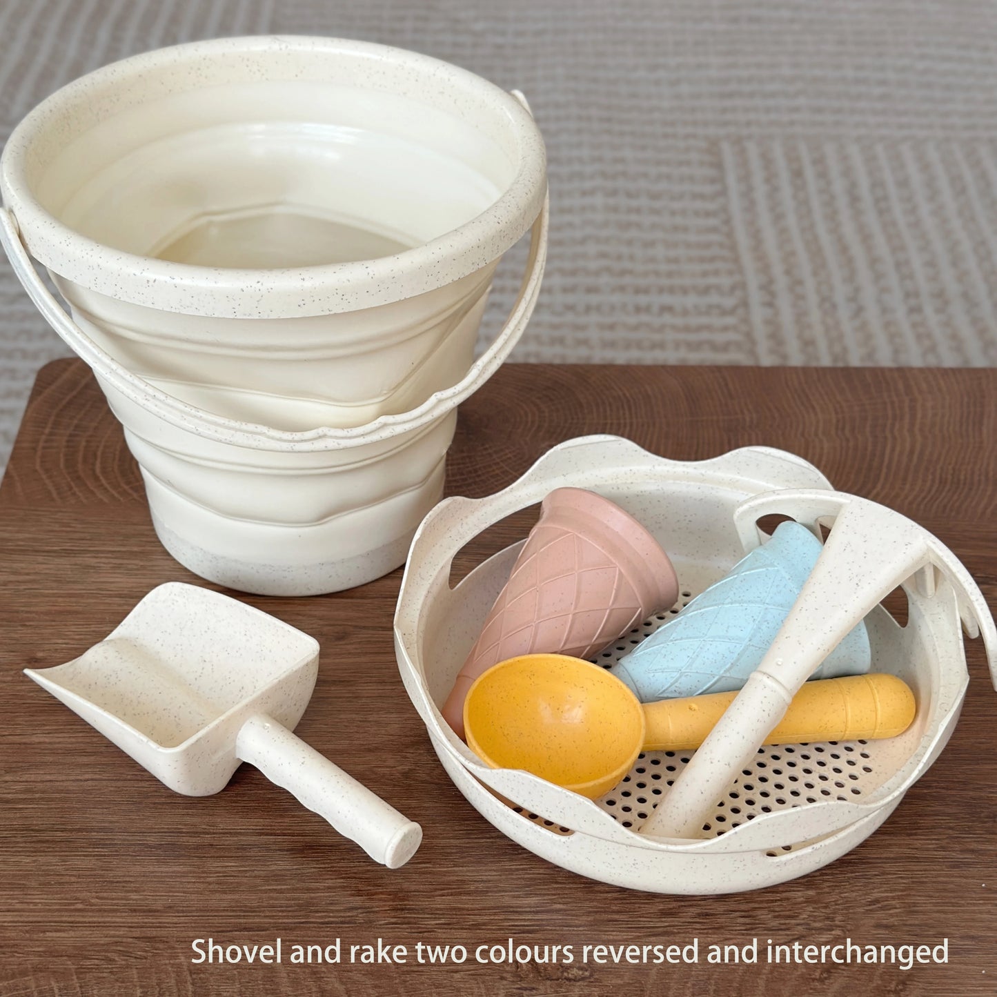 Beach Toys Collapsible Bucket Collapsible Carrying Bucket Sand Bucket 7-in-1 Toys, Shovel Rake Ice Cream Toys Kids Beach Toy